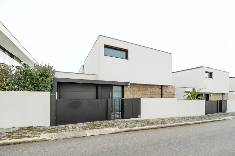 Moradia T3 para Venda em São Felix da Marinha Foto 2