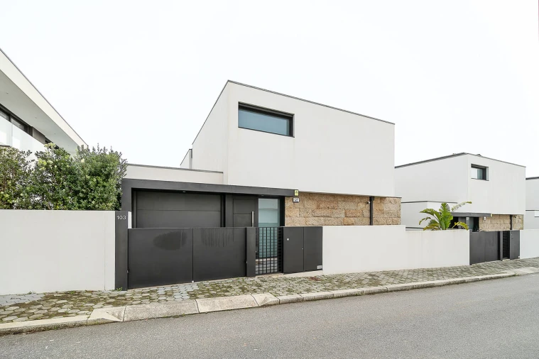 Moradia T4 para Venda em São Felix da Marinha Foto 5