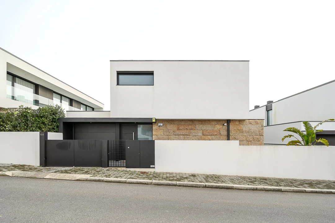 Moradia T4 para Venda em São Felix da Marinha Foto 3