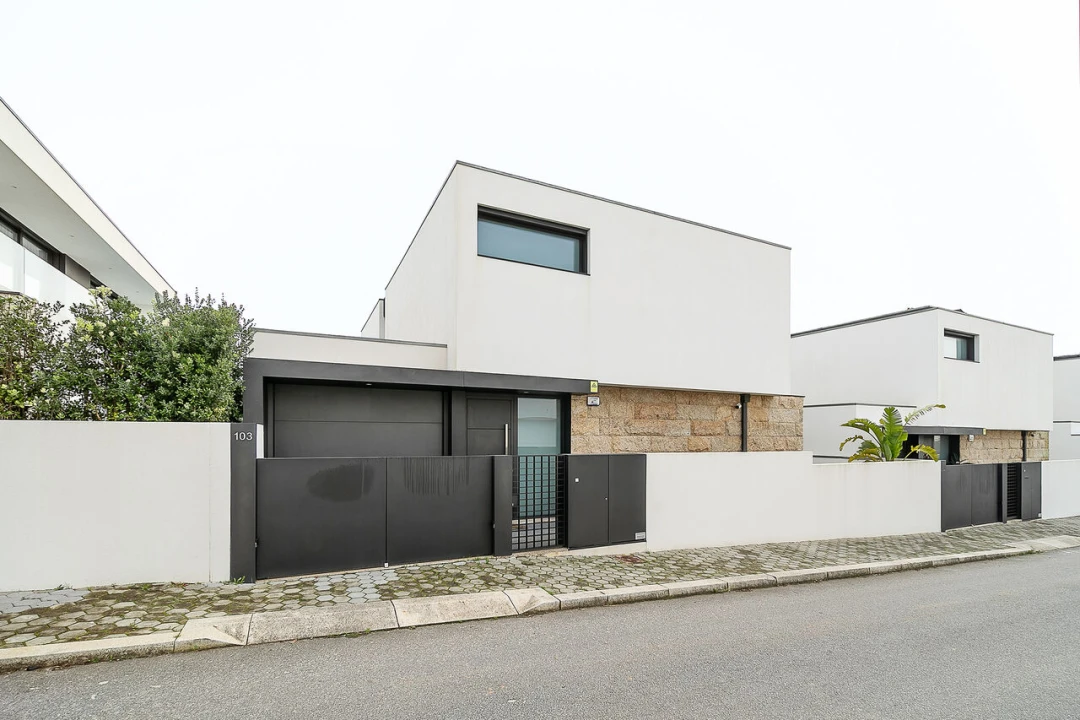 Moradia T4 para Venda em São Felix da Marinha Foto 4