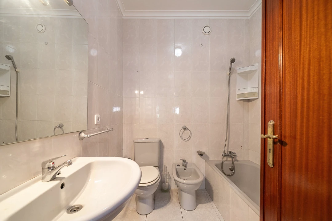 Apartamento T1 para Venda em Canelas Foto 16