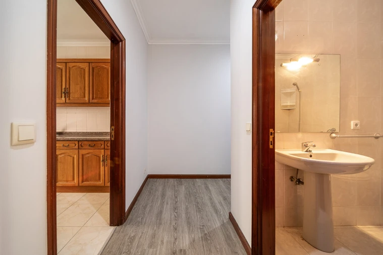 Apartamento T1 para Venda em Canelas Foto 15