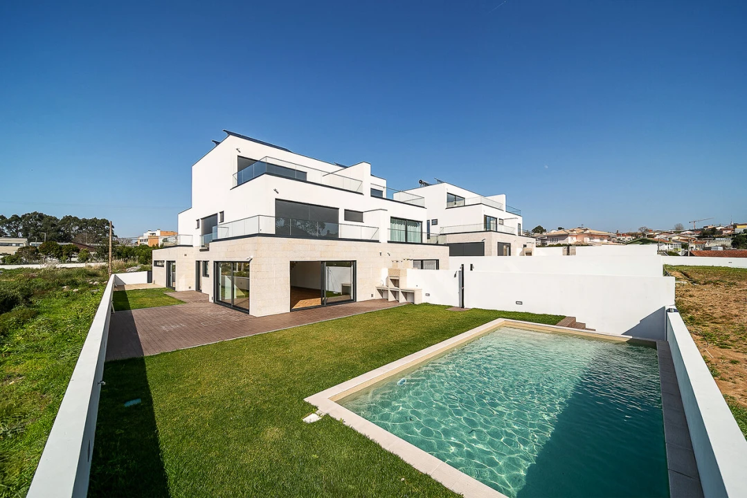 Moradia T5 para Venda em Madalena Foto 1