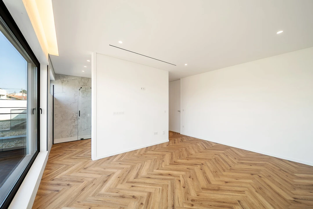 Moradia T5 para Venda em Madalena Foto 45