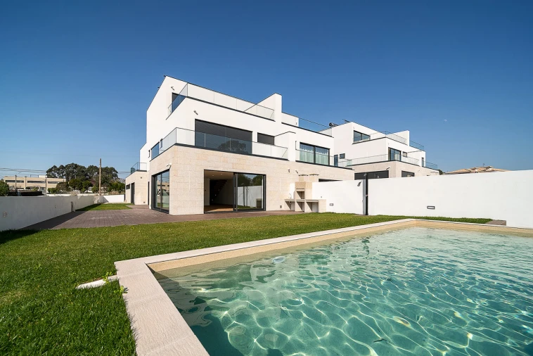 Moradia T5 para Venda em Madalena Foto 2