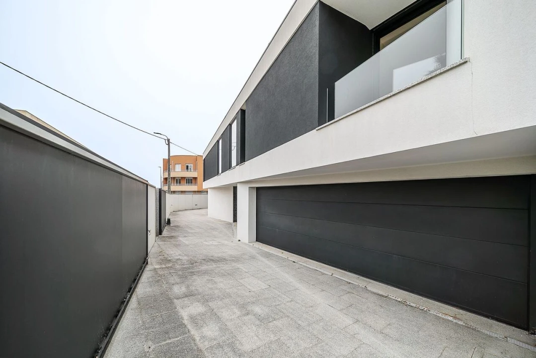 Moradia T4 para Venda em Madalena Foto 4