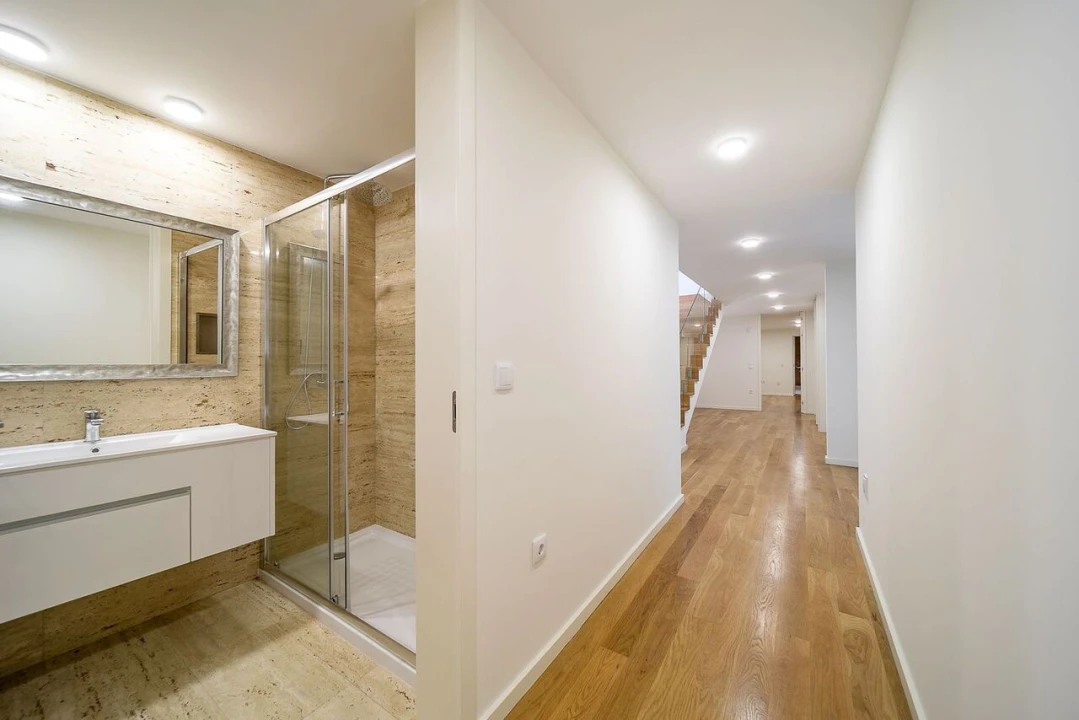 Moradia T4 para Venda em Madalena Foto 12