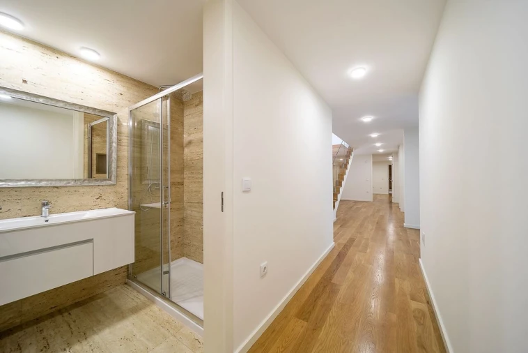 Moradia T4 para Venda em Madalena Foto 12