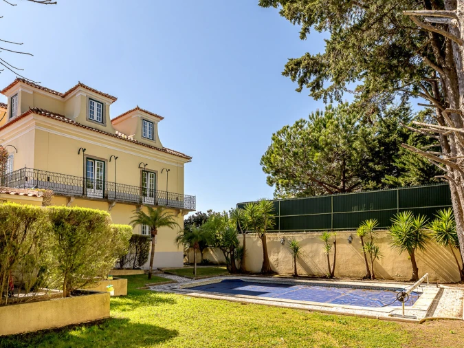 Moradia T7 para Venda em Carnide Foto 1