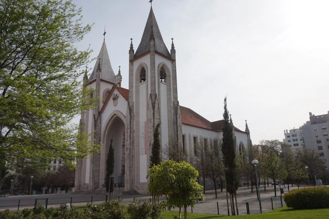 Loja para Arrendamento em Campo de Ourique Foto 16