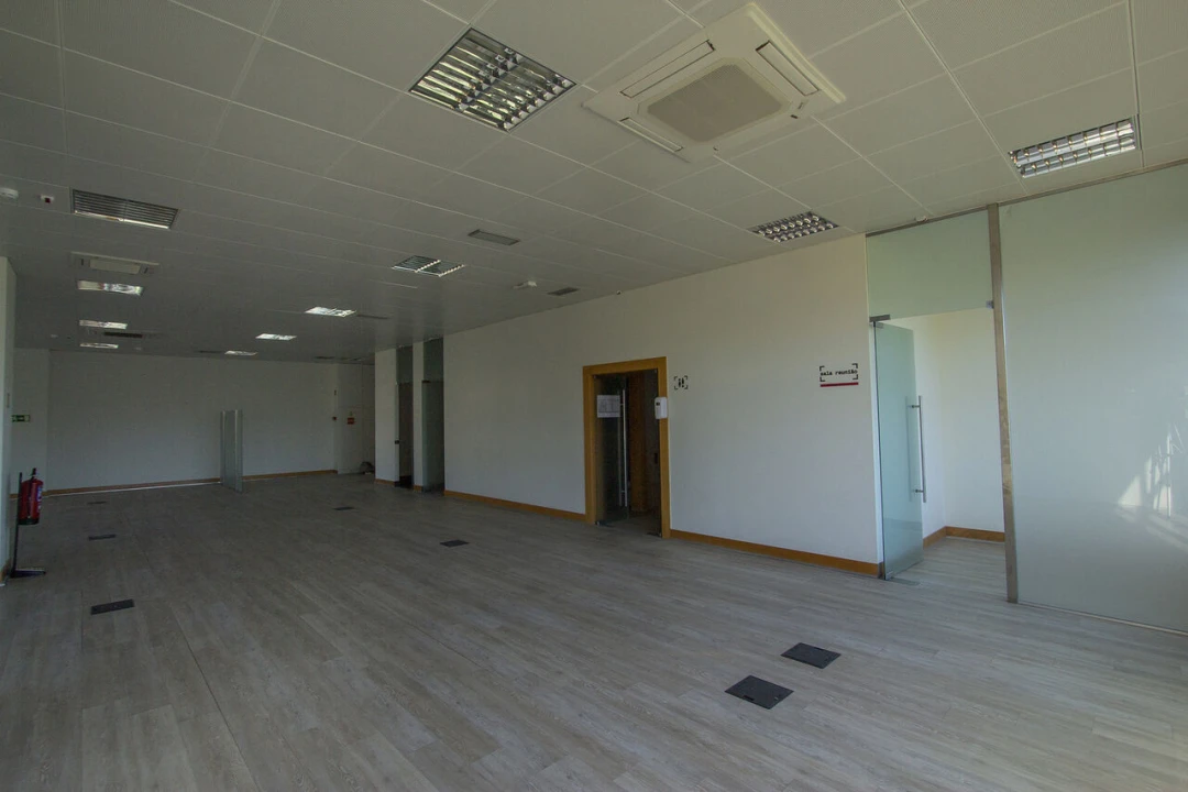 Escritório para Arrendamento em Santa Maria e São Miguel, São Martinho, São Pedro Penaferrim Foto 7