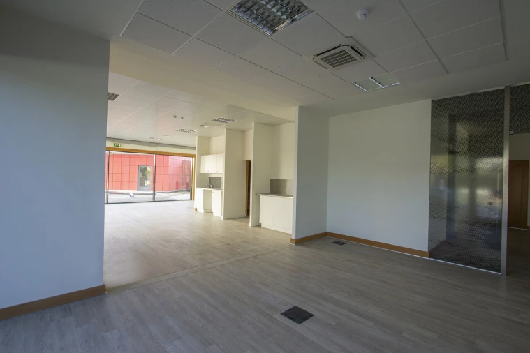 Escritório para Arrendamento em Santa Maria e São Miguel, São Martinho, São Pedro Penaferrim Foto 5