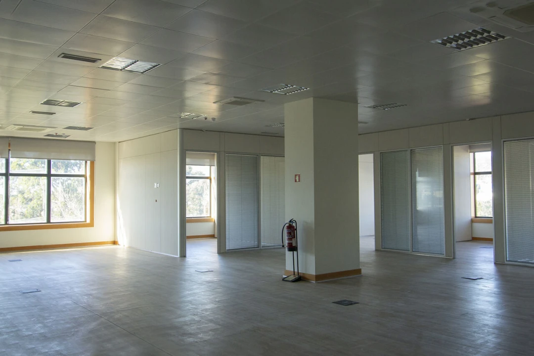 Escritório para Arrendamento em Santa Maria e São Miguel, São Martinho, São Pedro Penaferrim Foto 7