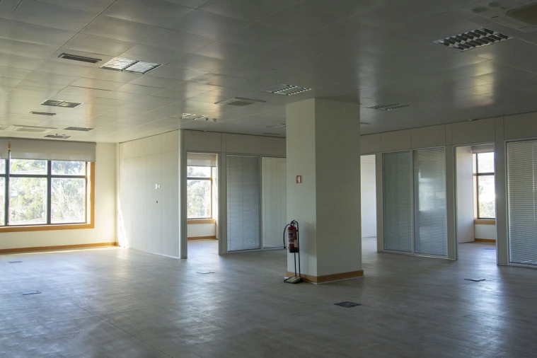 Escritório para Arrendamento em Santa Maria e São Miguel, São Martinho, São Pedro Penaferrim Foto 7