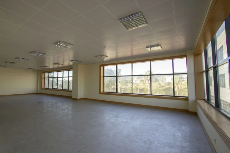 Escritório para Arrendamento em Santa Maria e São Miguel, São Martinho, São Pedro Penaferrim Foto 12