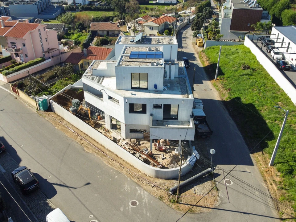 Moradia T5 para Venda em Madalena Foto 1