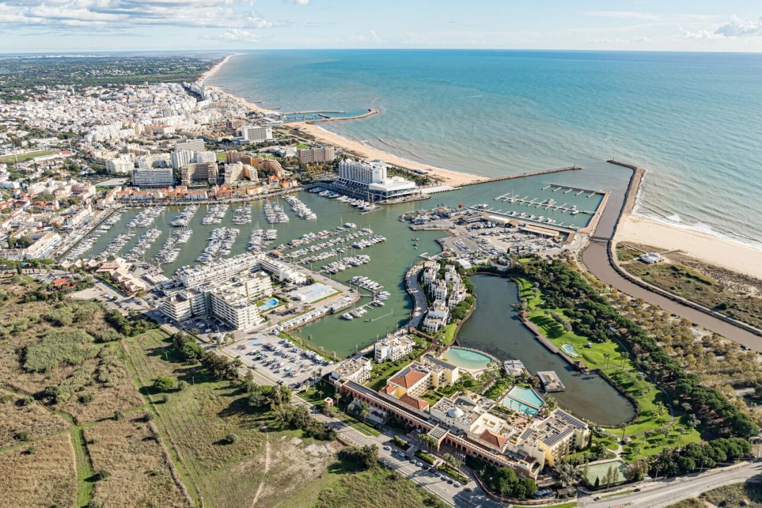 Loja para Arrendamento em Quarteira Foto 30