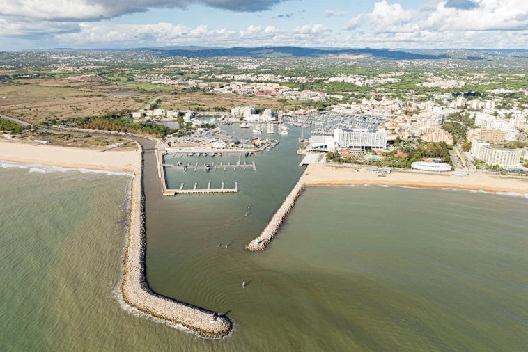 Loja para Arrendamento em Quarteira Foto 31