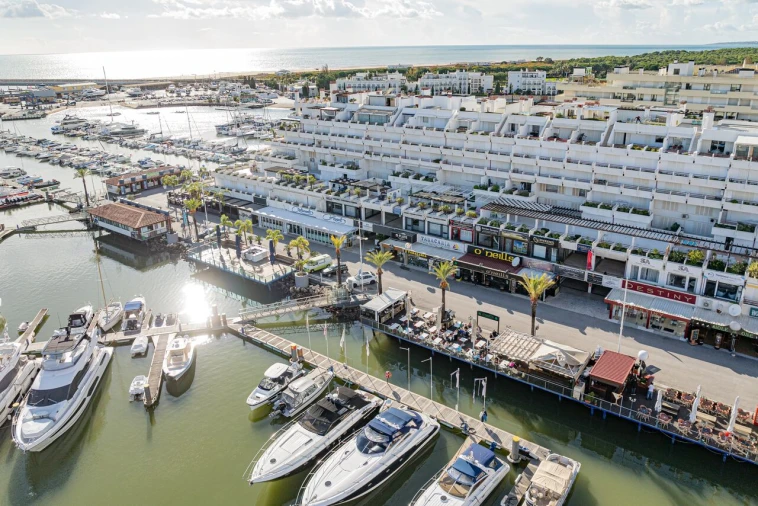 Loja para Arrendamento em Quarteira Foto 10