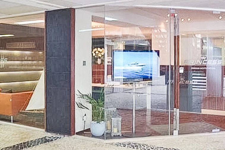 Loja para Arrendamento em Quarteira Foto 23