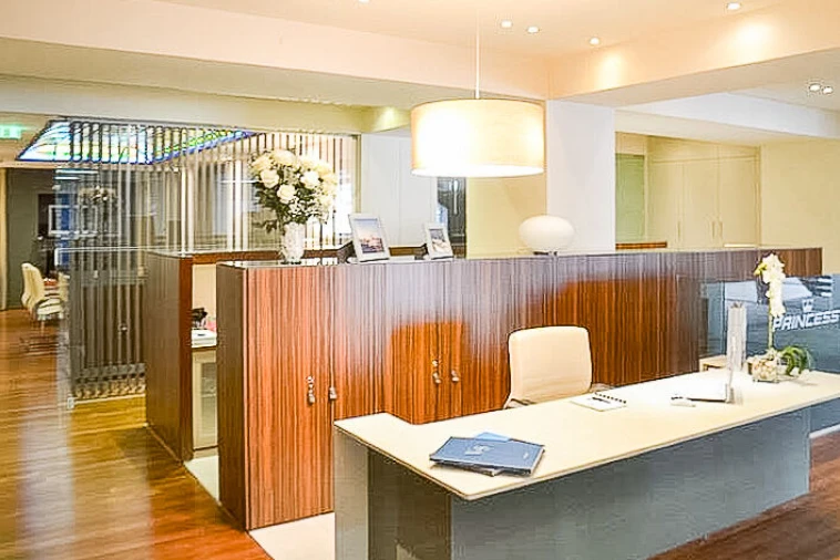 Loja para Arrendamento em Quarteira Foto 12