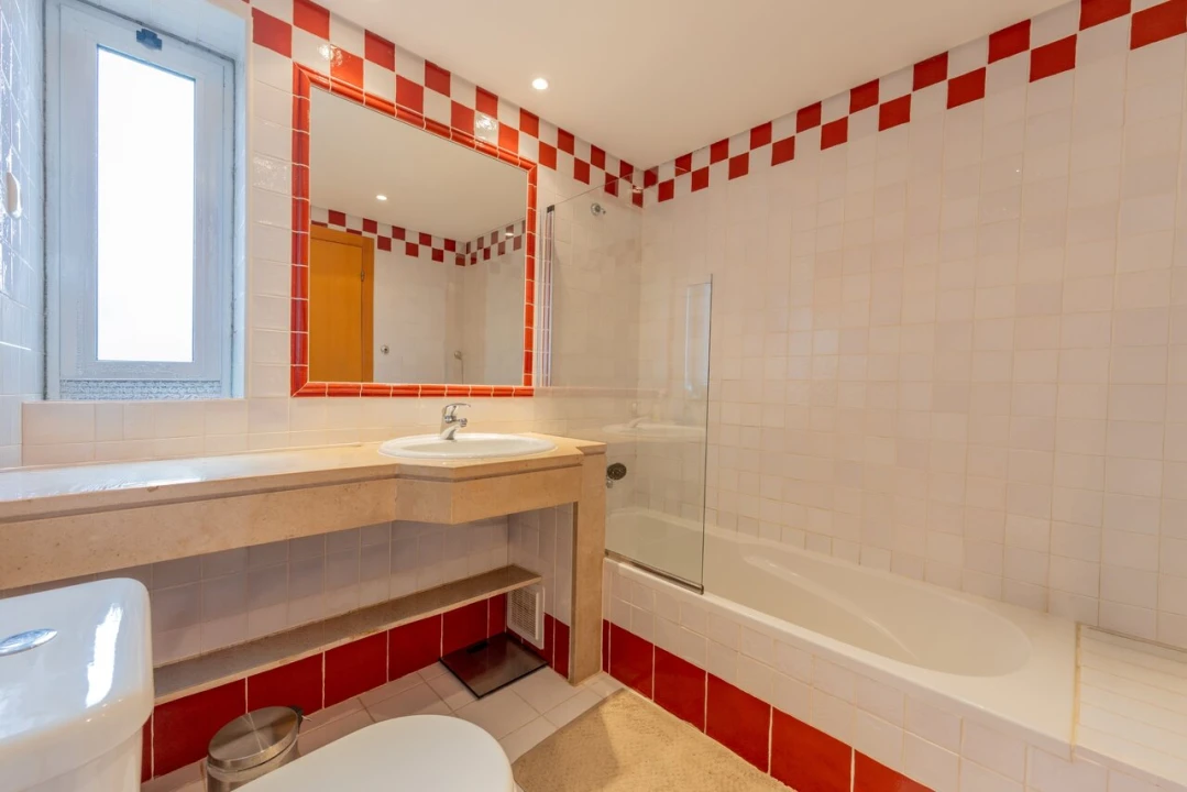 Apartamento T2 para Venda em Quarteira Foto 16