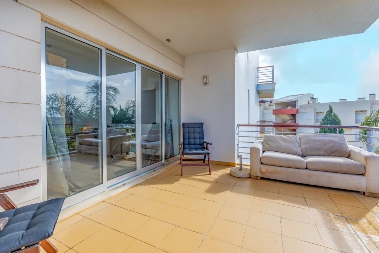 Apartamento T2 para Venda em Quarteira Foto 8