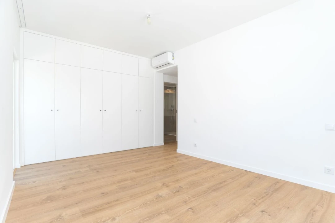 Moradia T4 para Venda em Quarteira Foto 6