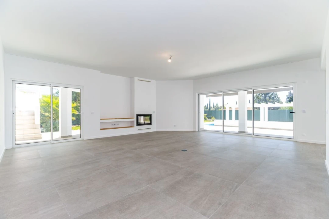 Moradia T4 para Venda em Quarteira Foto 9