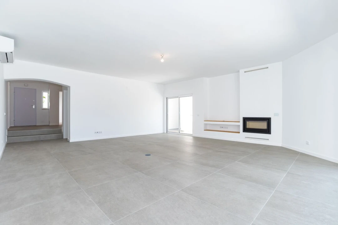 Moradia T4 para Venda em Quarteira Foto 11