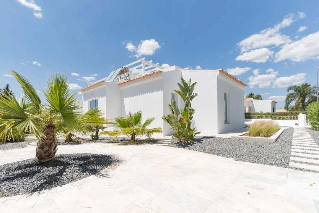 Moradia T4 para Venda em Quarteira Foto 22