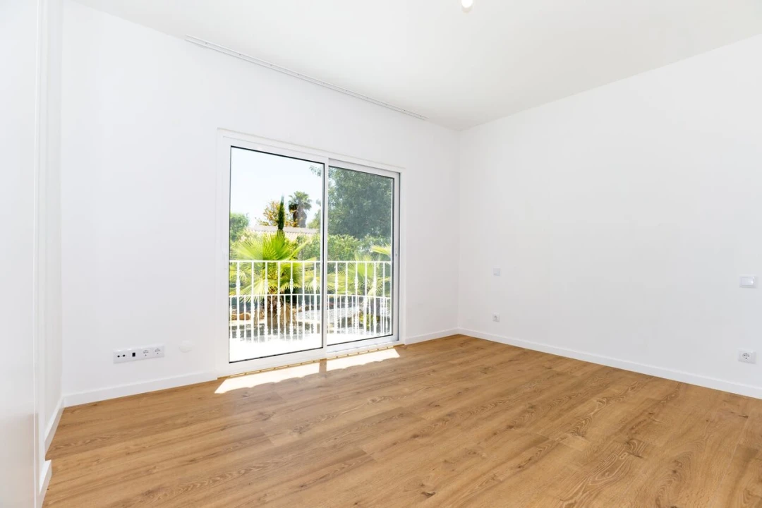 Moradia T4 para Venda em Quarteira Foto 29