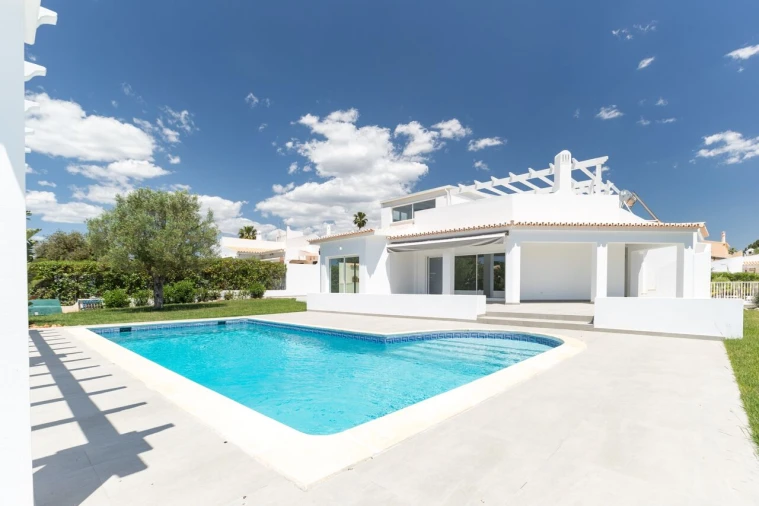 Moradia T4 para Venda em Quarteira Foto 2