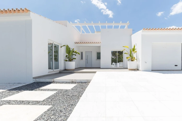 Moradia T4 para Venda em Quarteira Foto 3