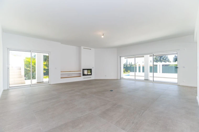 Moradia T4 para Venda em Quarteira Foto 9