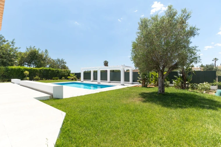 Moradia T4 para Venda em Quarteira Foto 18