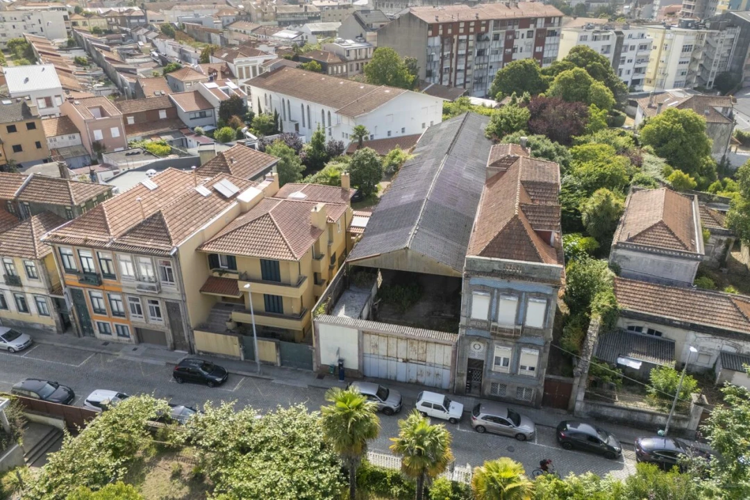 Prédio para Venda em Lordelo do Ouro e Massarelos Foto 1