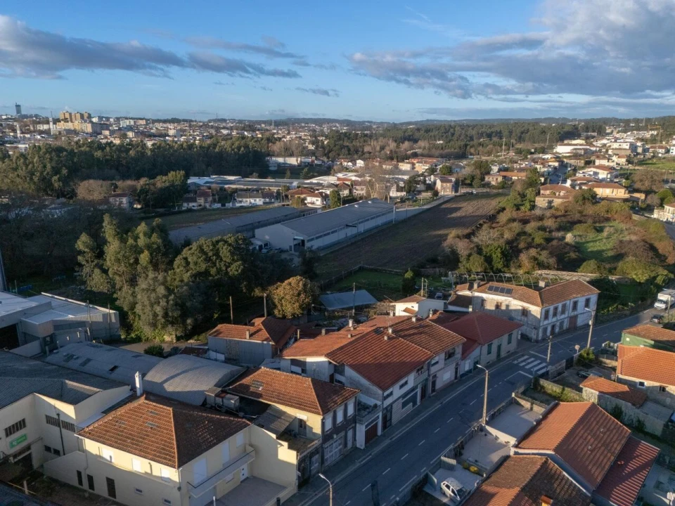 Prédio para Venda em Milheiros Foto 13