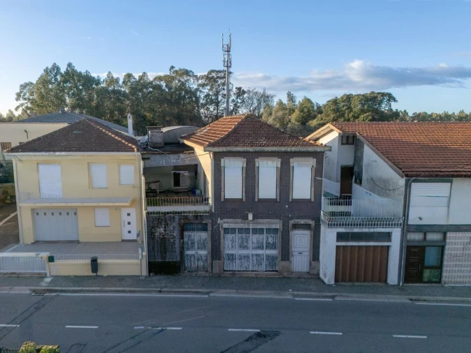 Prédio para Venda em Milheiros