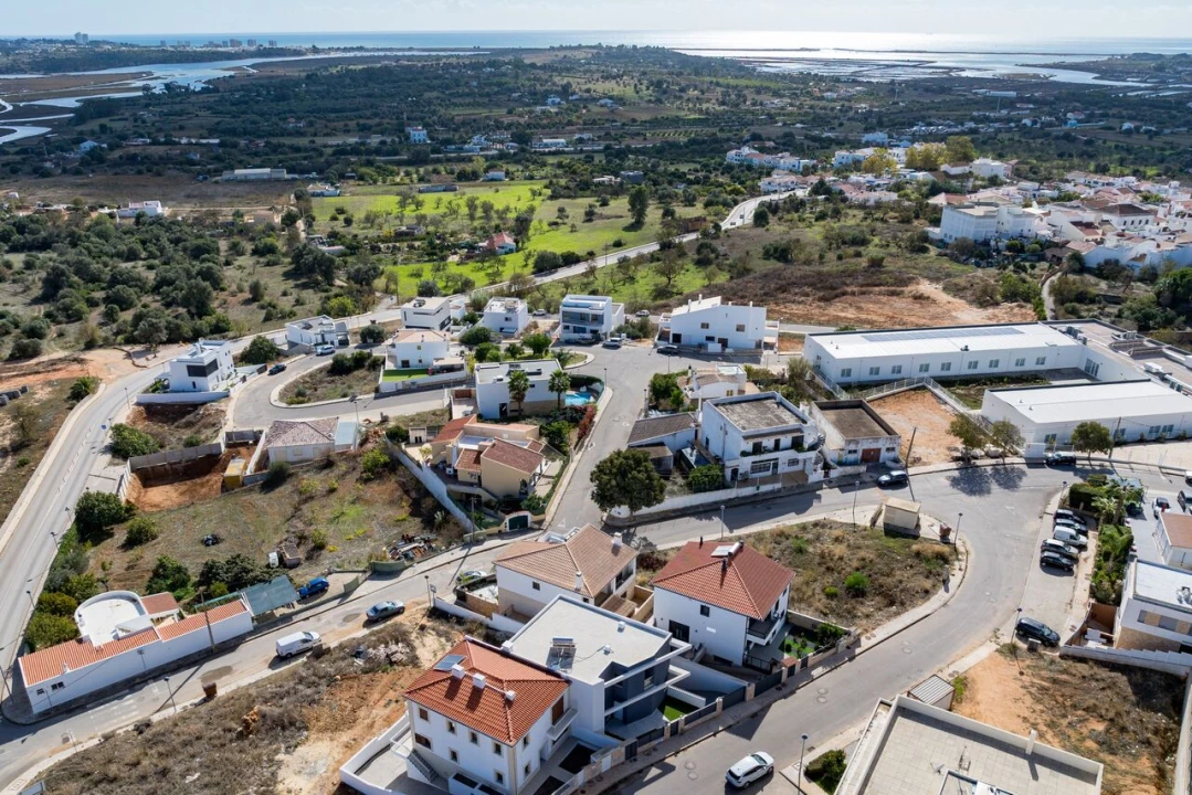 Moradia T3 para Venda em Mexilhoeira Grande Foto 33