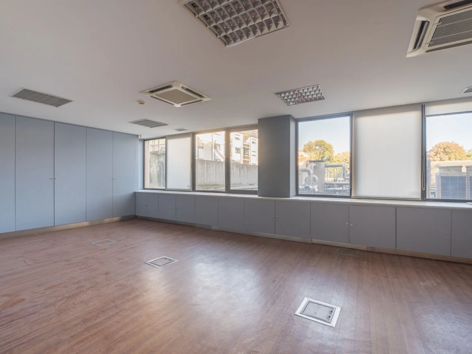 Escritório para Arrendamento em Lordelo do Ouro e Massarelos Foto 10