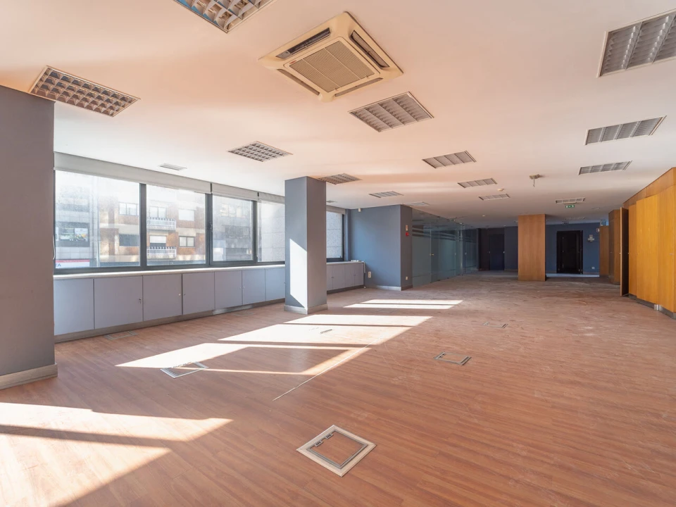 Escritório para Arrendamento em Lordelo do Ouro e Massarelos Foto 1