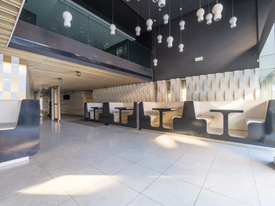 Loja para Arrendamento em Ramalde Foto 4