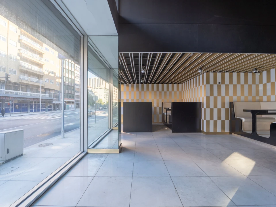 Loja para Arrendamento em Ramalde Foto 6