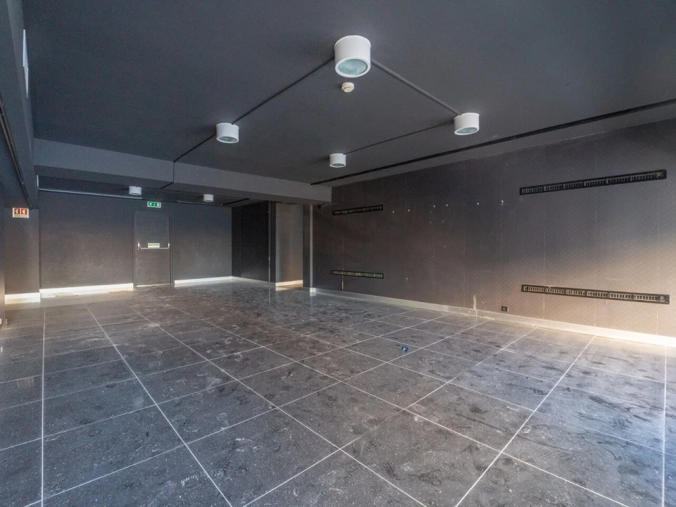 Loja para Arrendamento em Ramalde Foto 13