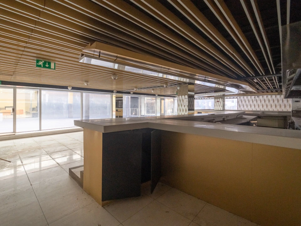 Loja para Arrendamento em Ramalde Foto 24