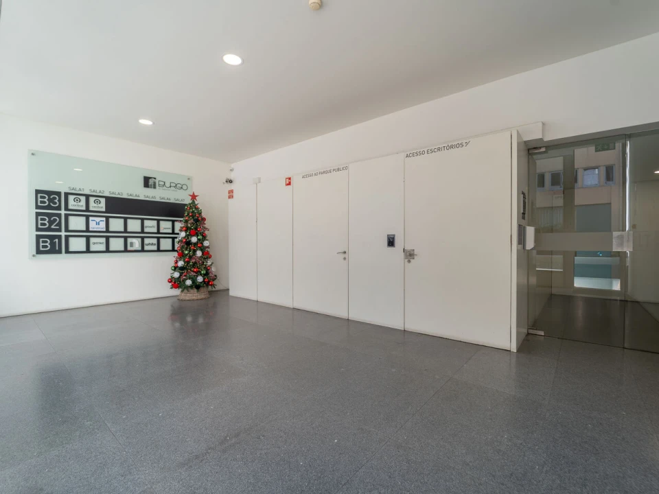 Escritório para Arrendamento em Lordelo do Ouro e Massarelos Foto 16