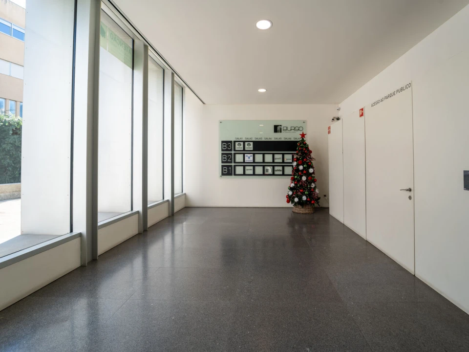 Escritório para Arrendamento em Lordelo do Ouro e Massarelos Foto 17