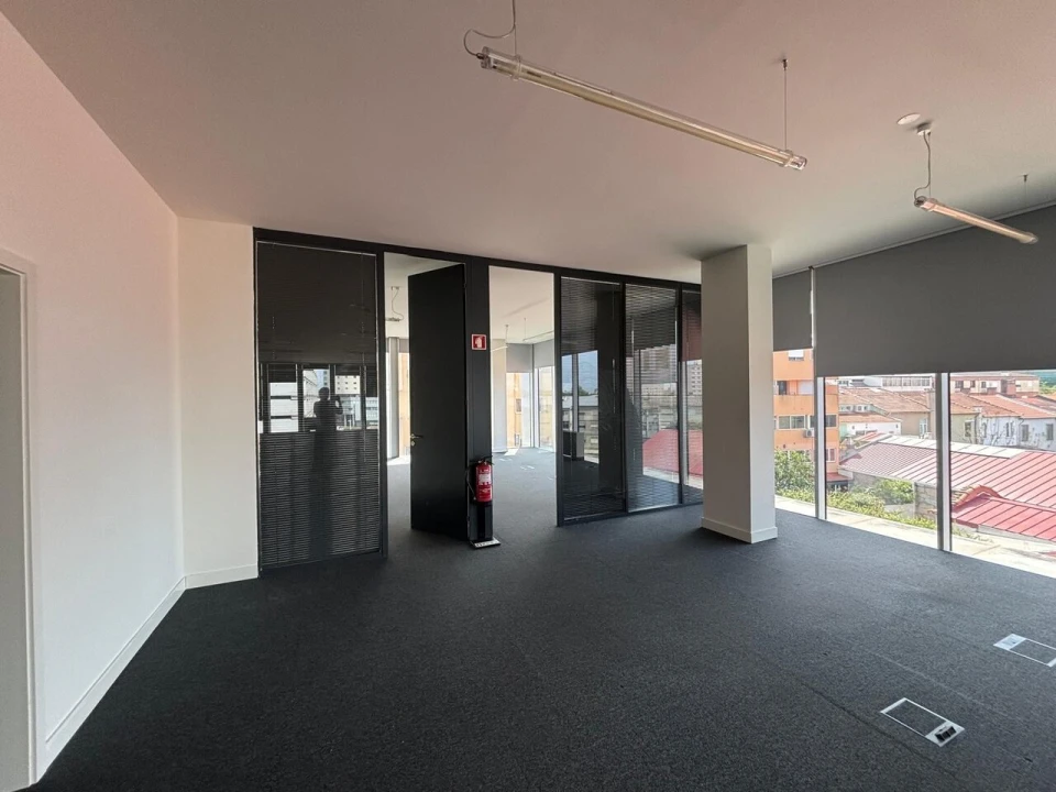 Escritório para Arrendamento em Lordelo do Ouro e Massarelos Foto 8