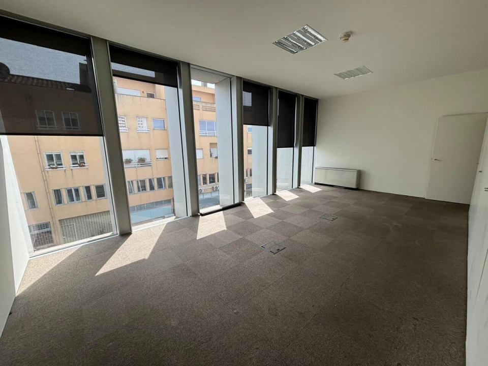 Escritório para Arrendamento em Lordelo do Ouro e Massarelos Foto 12